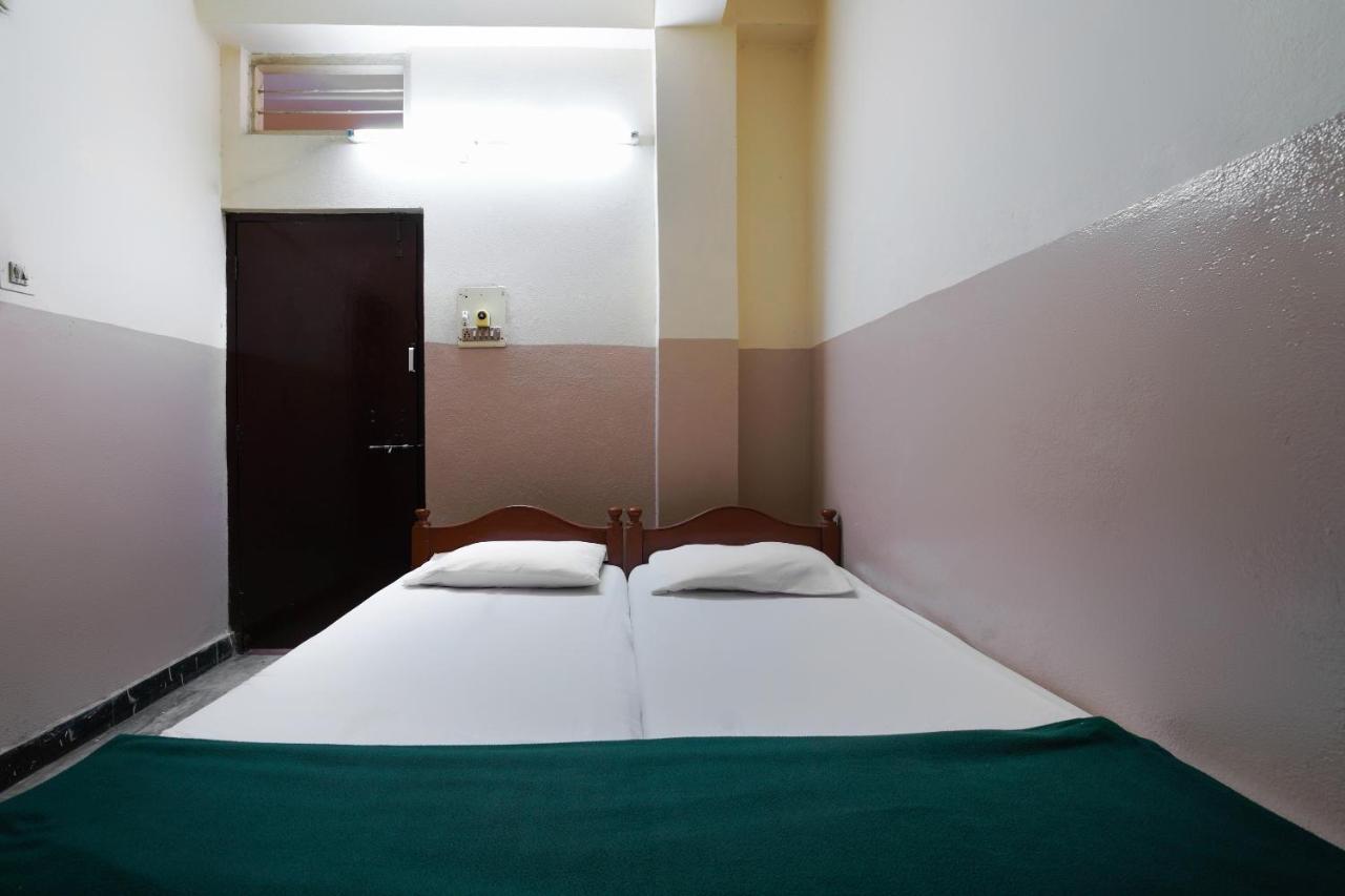Spot On Sri Sai Lohith Lodge Near Snow World Secundurabad Extérieur photo